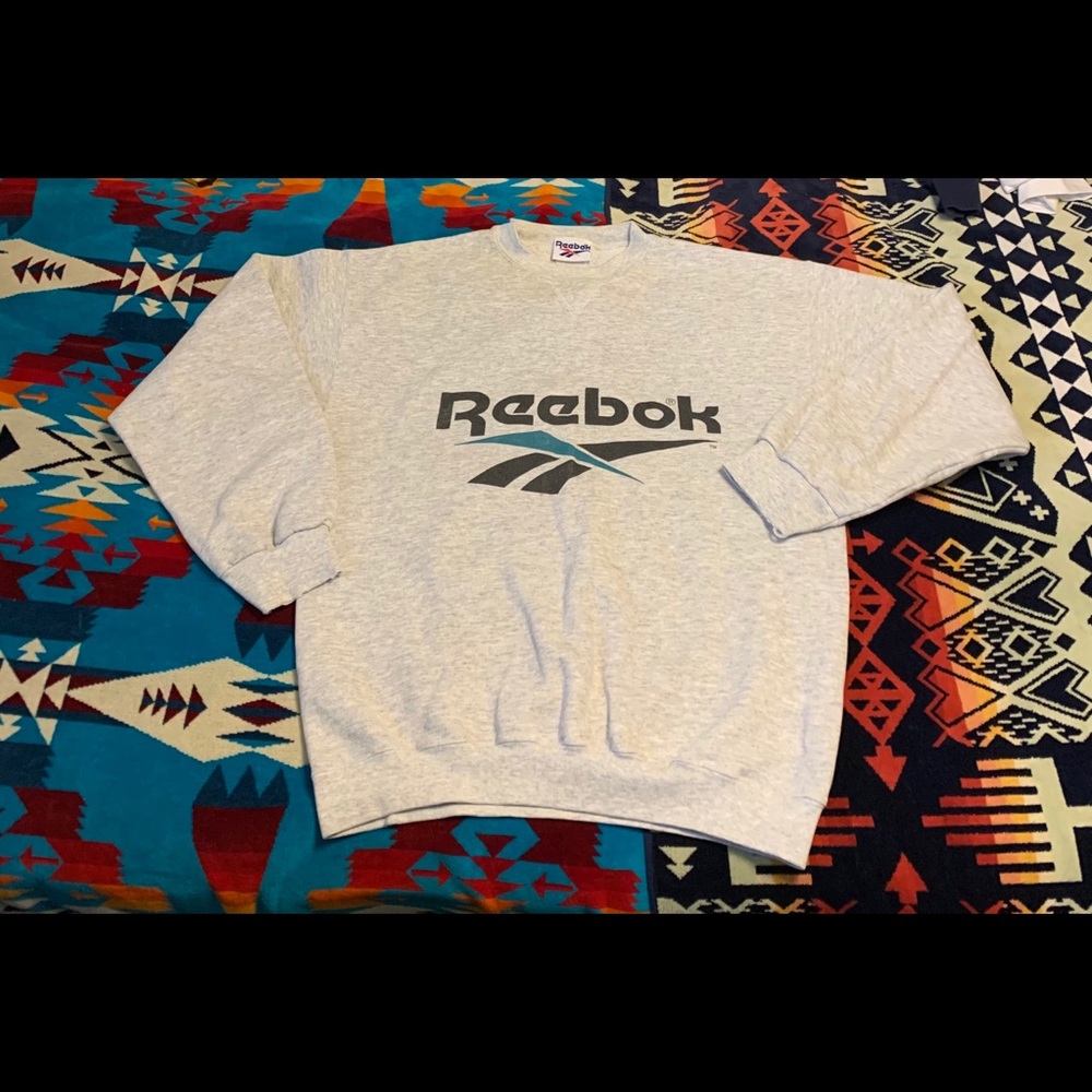 Classic vintage Reebok crewneck. Heather gray 90s